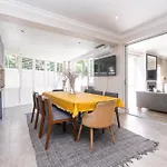 4 Bedroom Haven In Chelsea Village