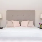 4 Bedroom Haven In Chelsea Village