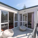4 Bedroom Haven In Chelsea Village