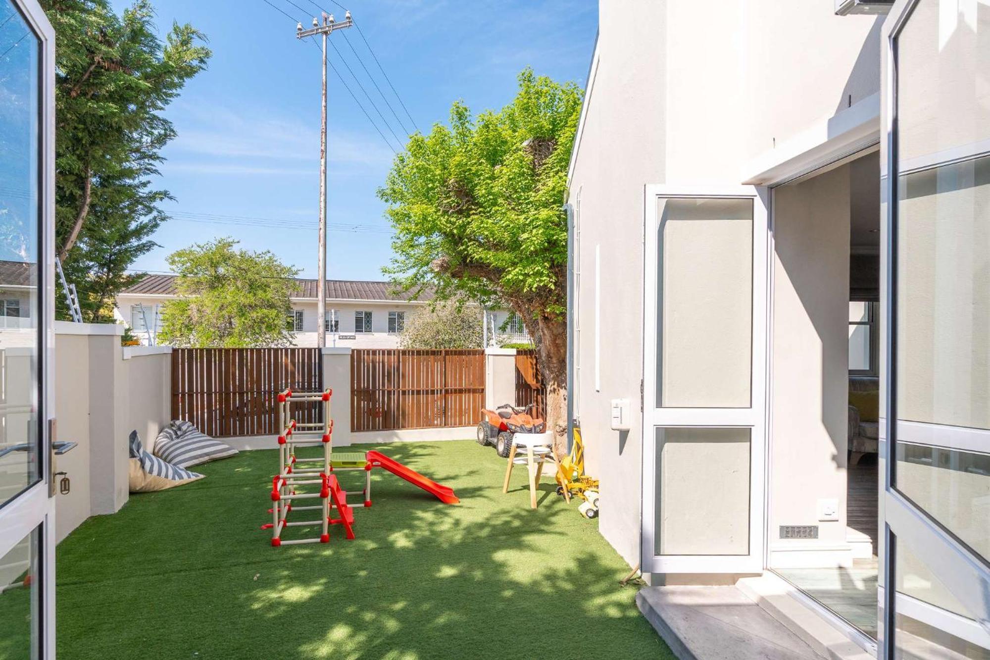 Holiday home 4 Bedroom Haven In Chelsea Village