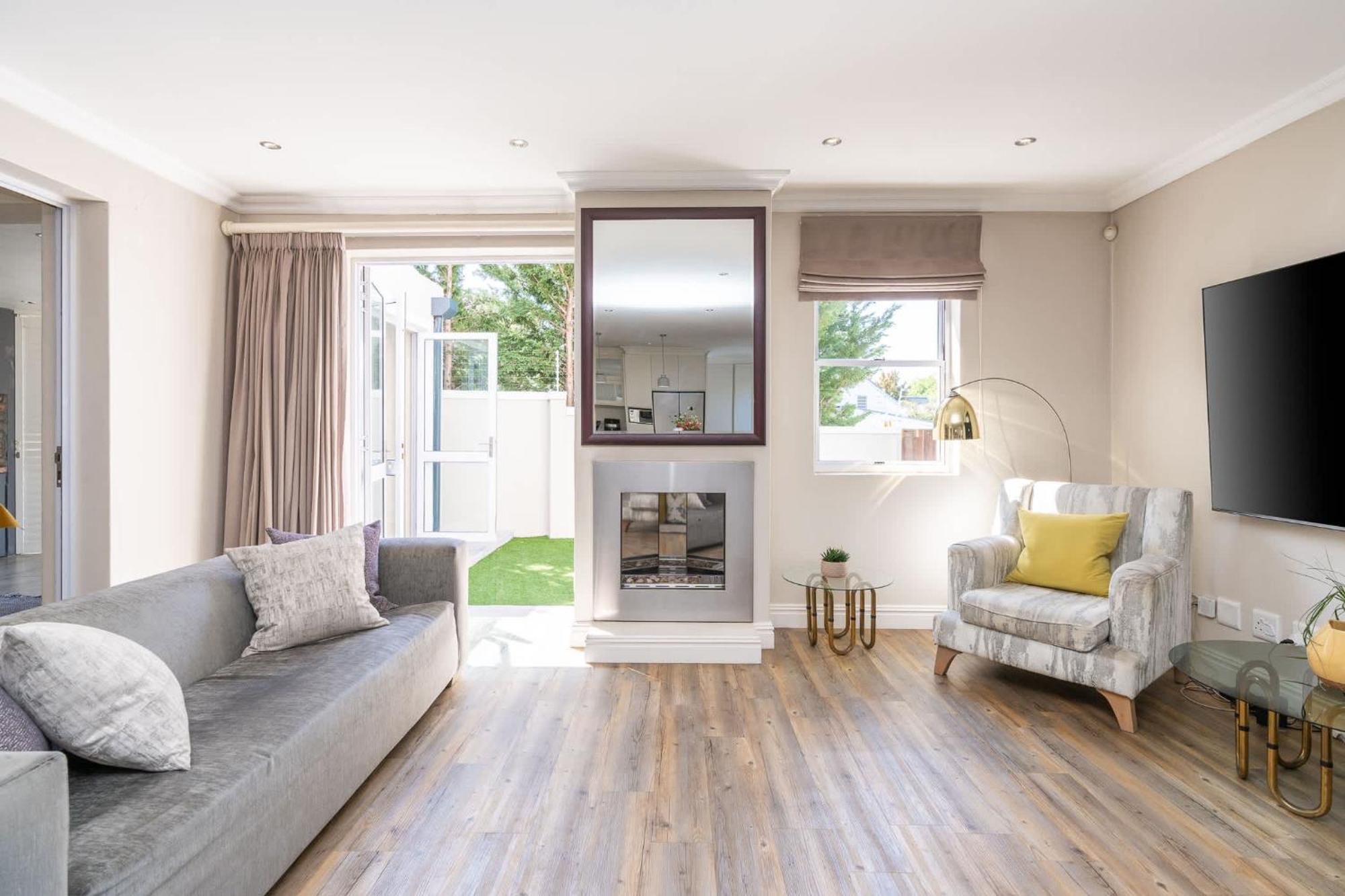 4 Bedroom Haven In Chelsea Village Holiday home *