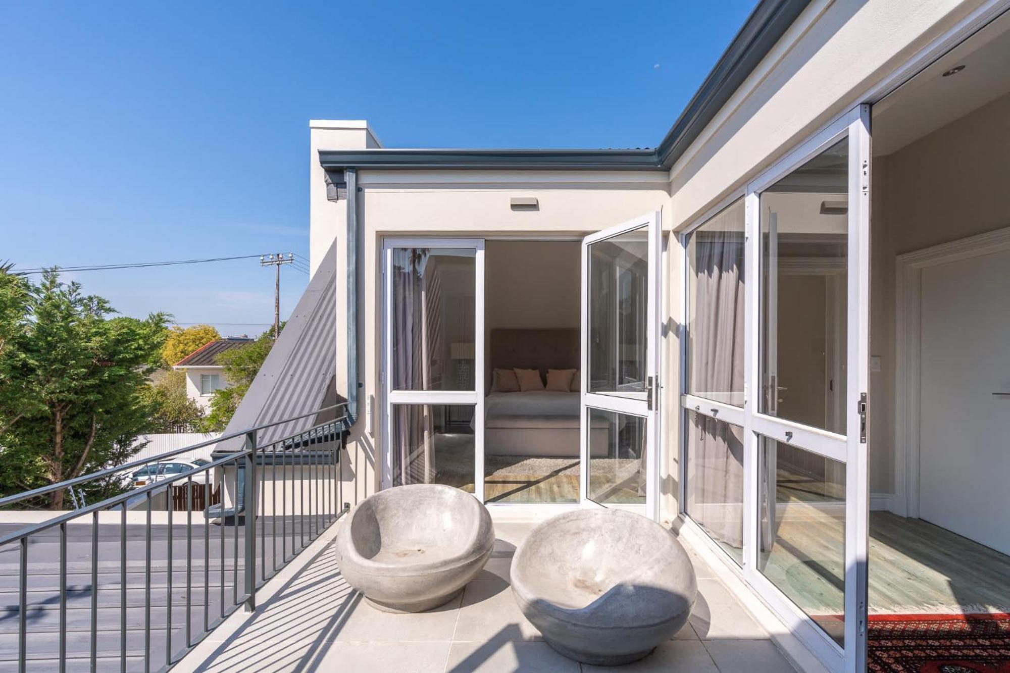 4 Bedroom Haven In Chelsea Village