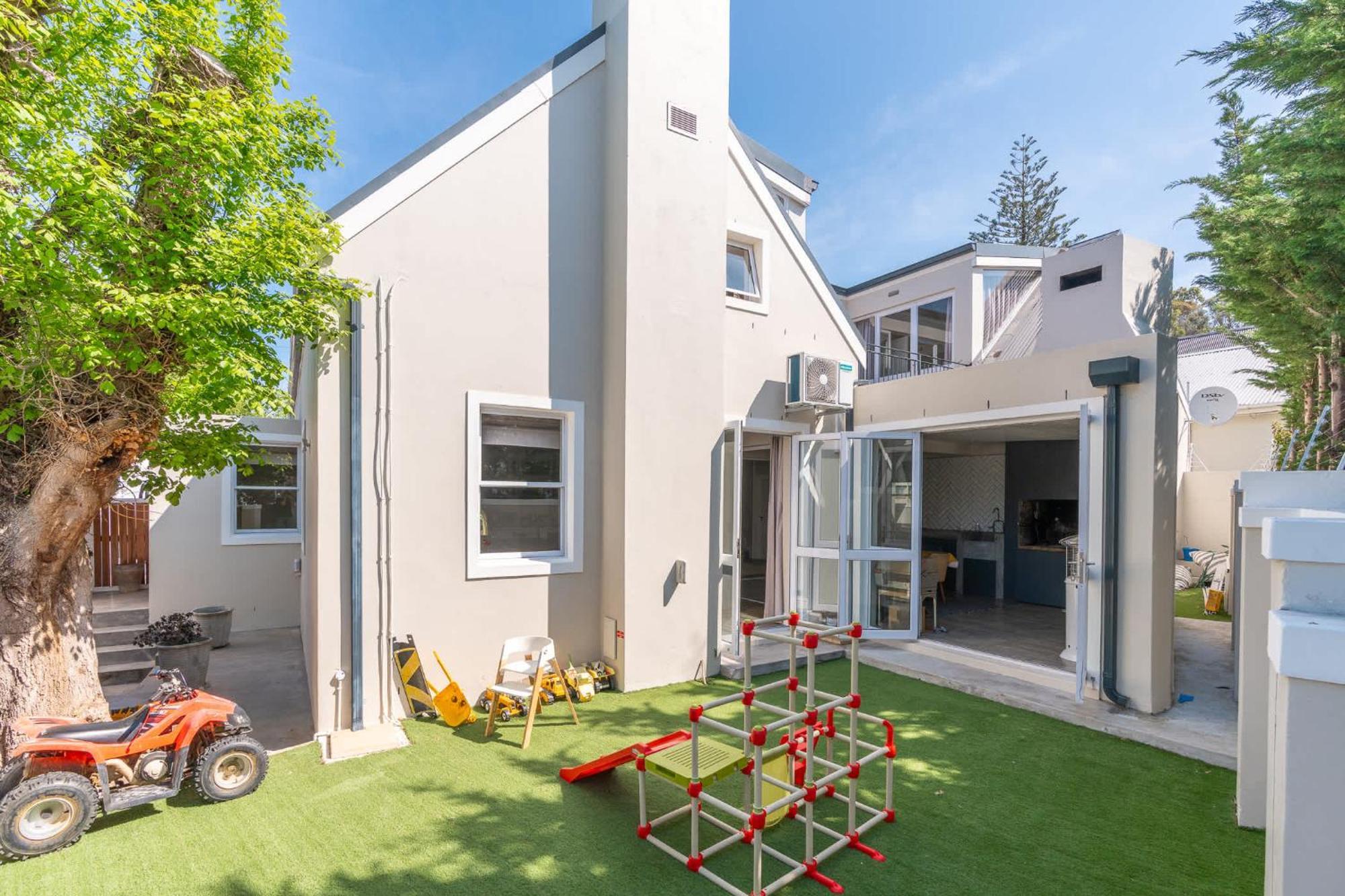 Holiday home 4 Bedroom Haven In Chelsea Village Cape Town