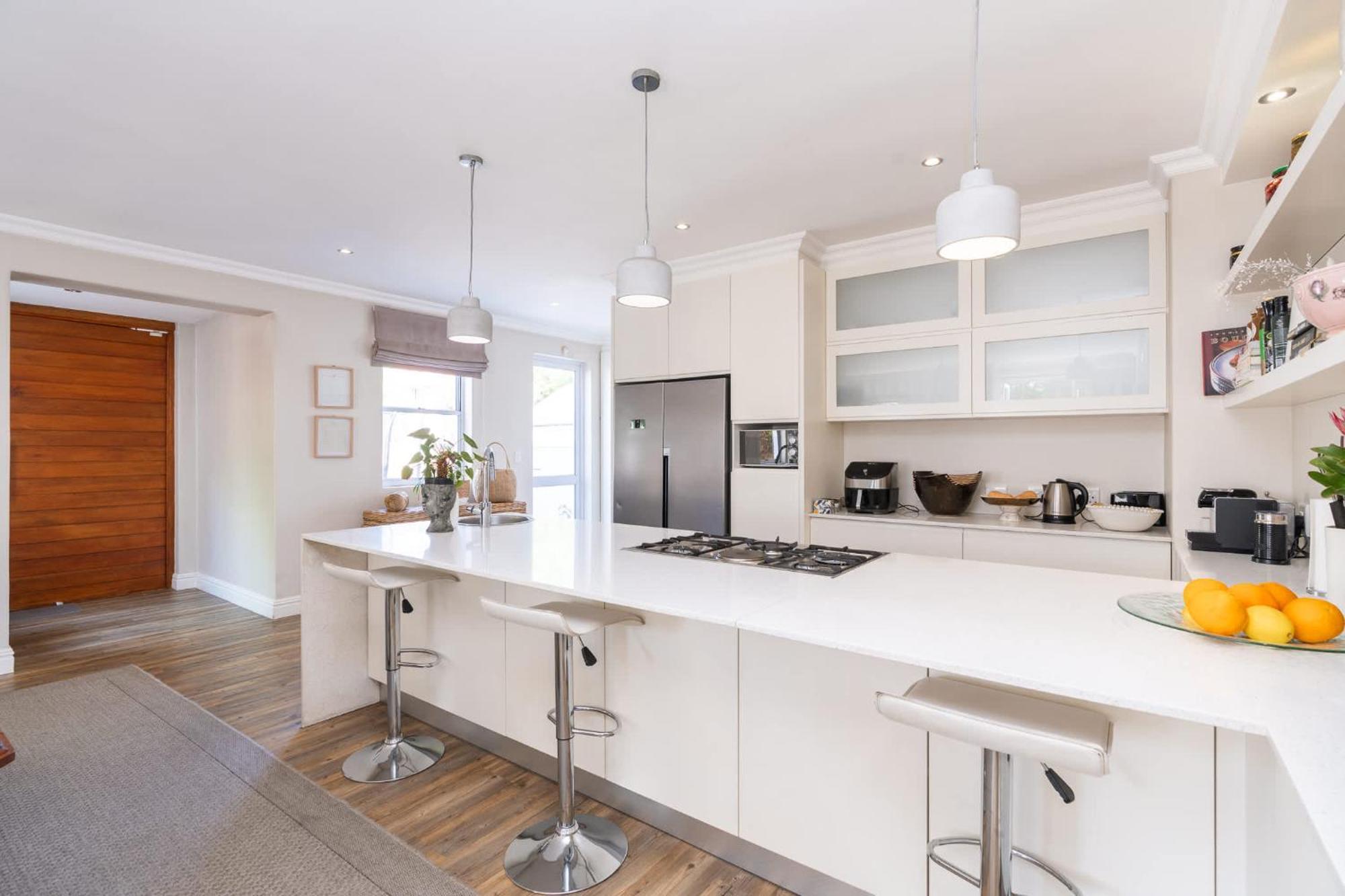 4 Bedroom Haven In Chelsea Village * Cape Town