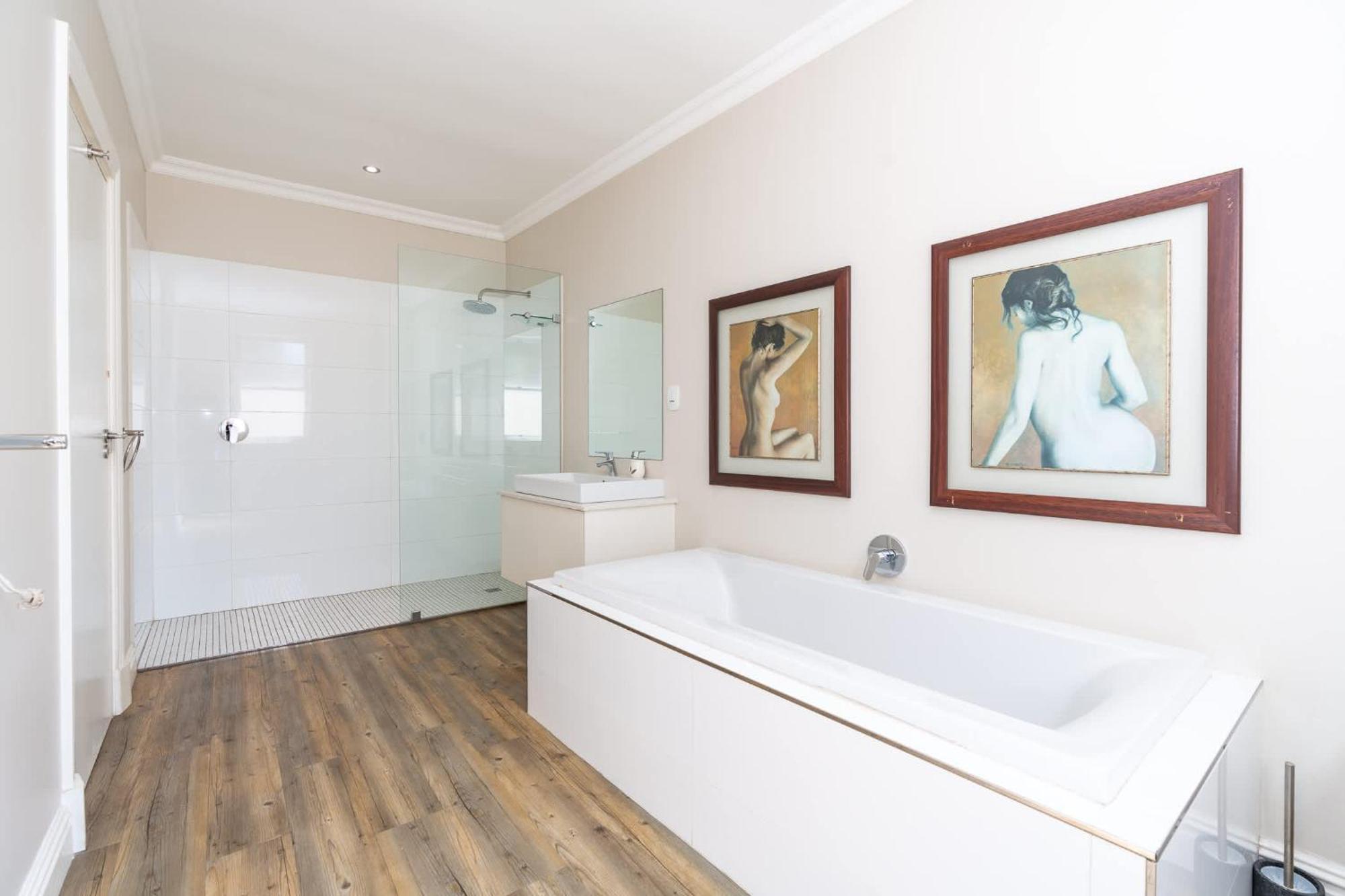 Holiday home 4 Bedroom Haven In Chelsea Village