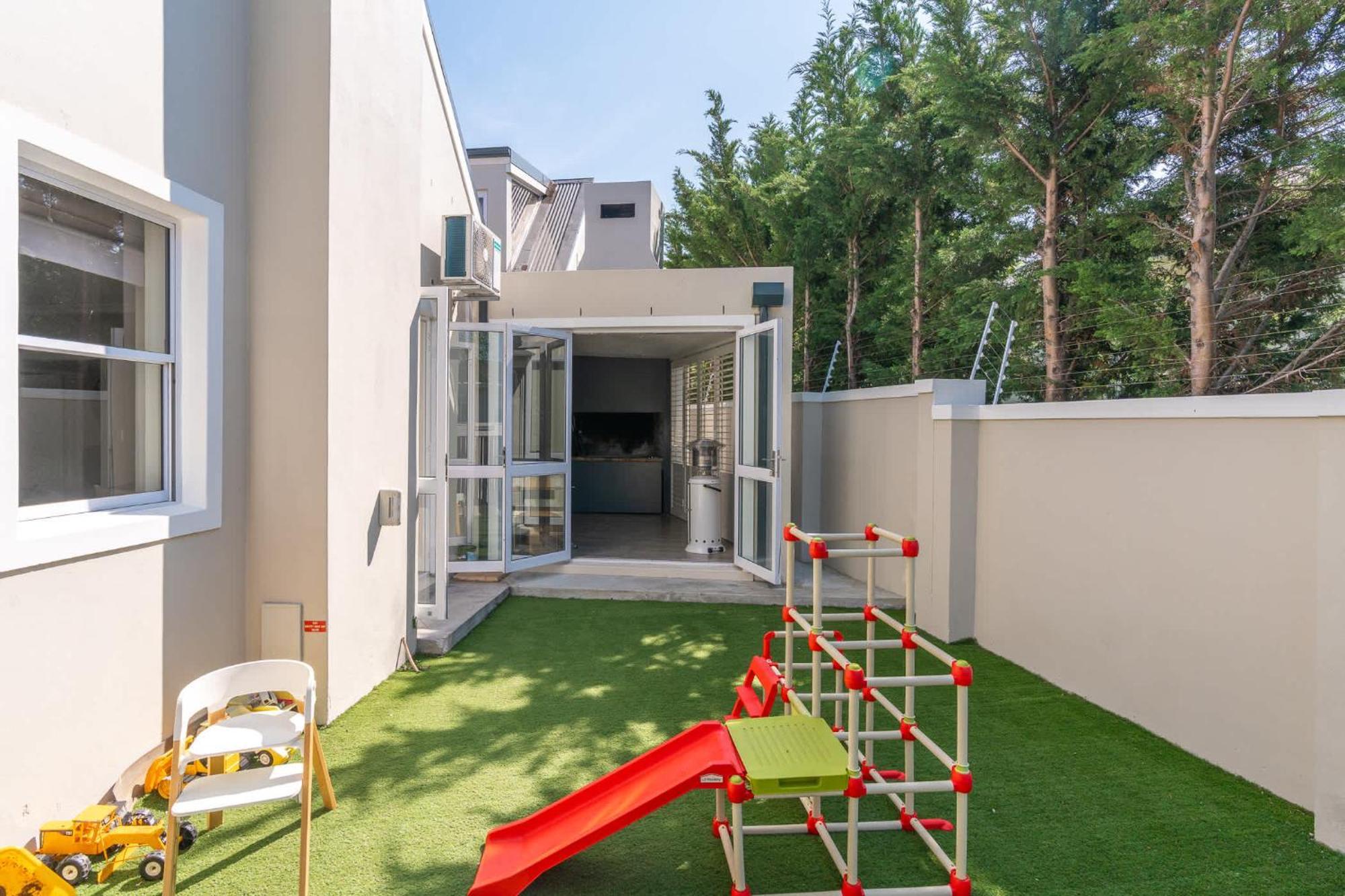 Holiday home 4 Bedroom Haven In Chelsea Village *
