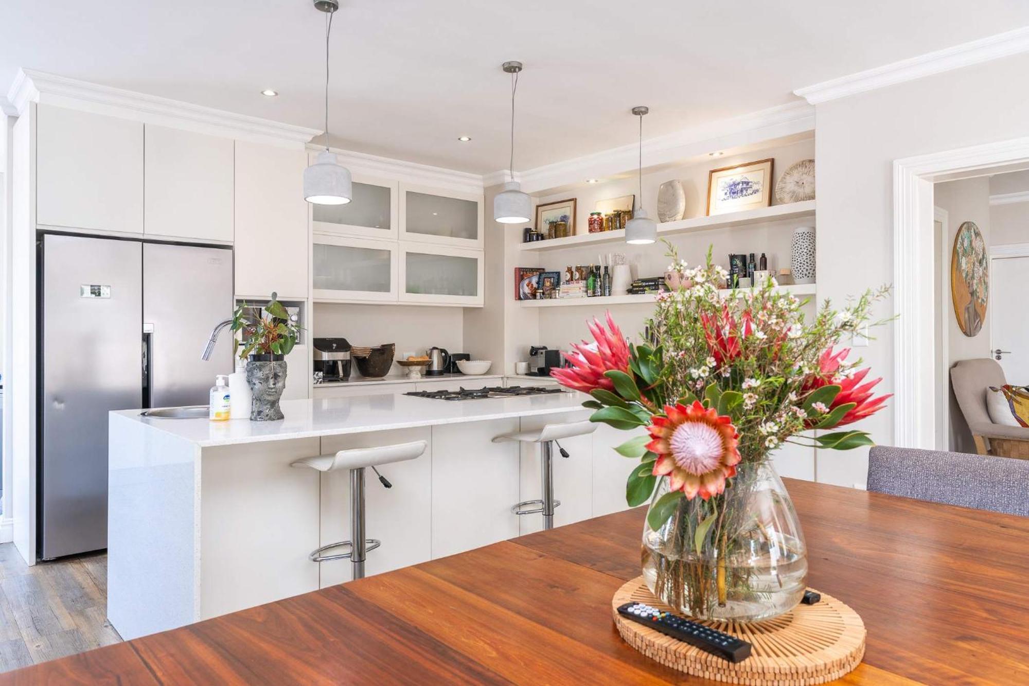 4 Bedroom Haven In Chelsea Village *