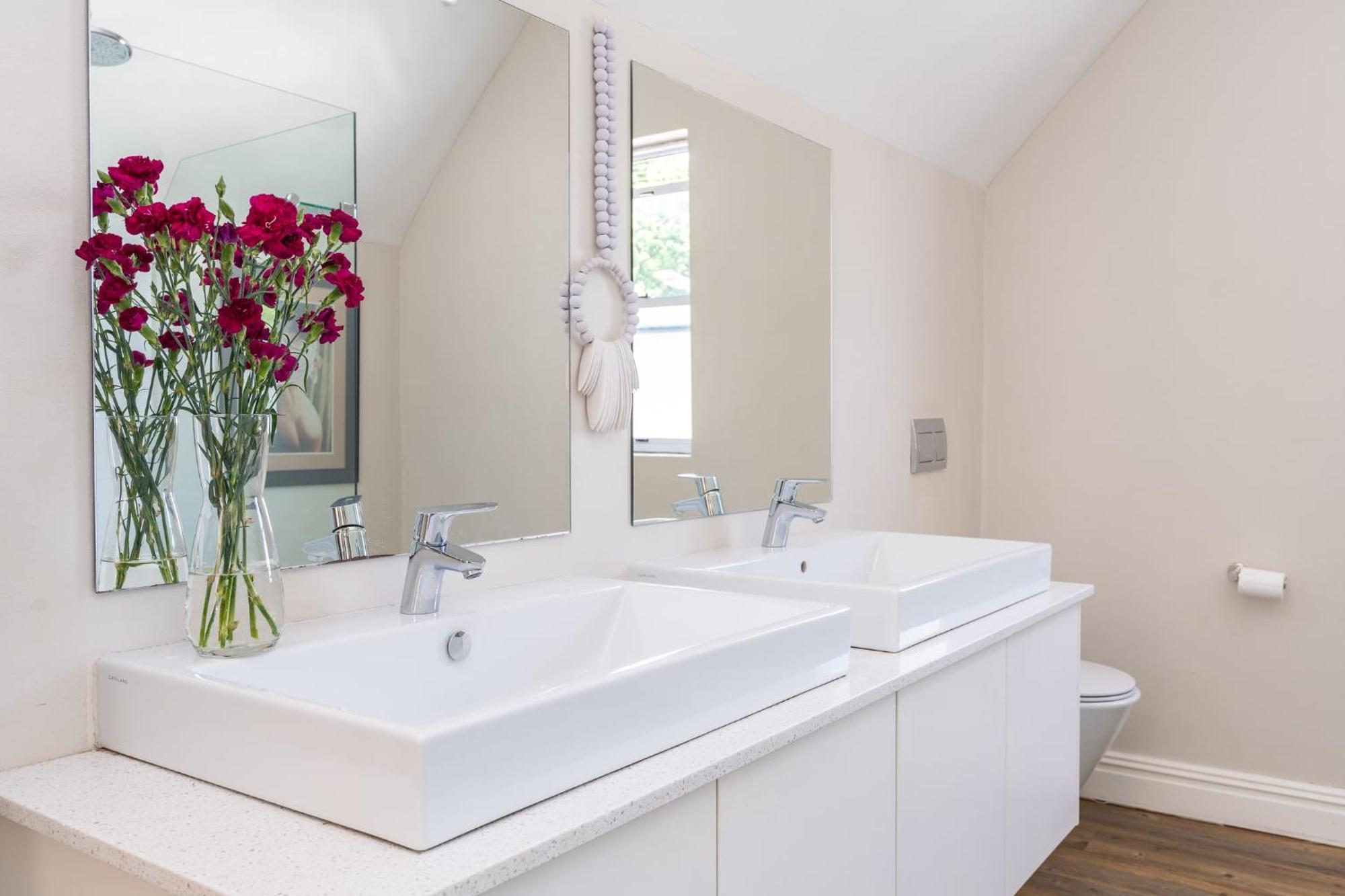 4 Bedroom Haven In Chelsea Village